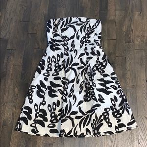 Black/white strapless cocktail dress with pockets